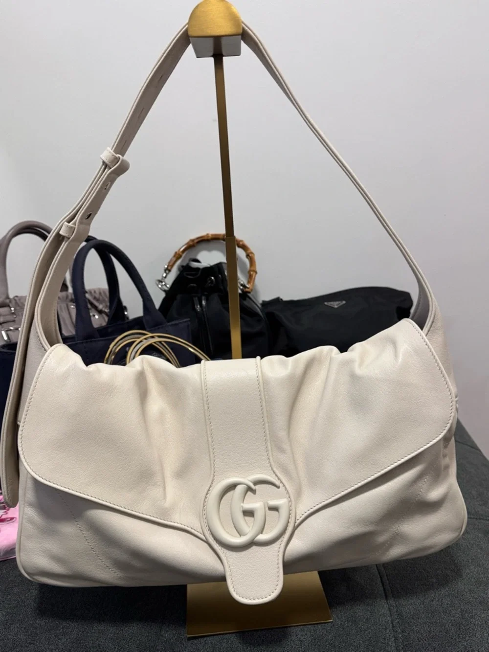 Gucci Cream Leather Shoulder Bag with Interlocking GG - Picture 1 of 10